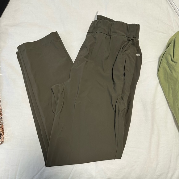 Vuori Womens Pants Wayfarer in Oregano (Olive Green) - Picture 3 of 7